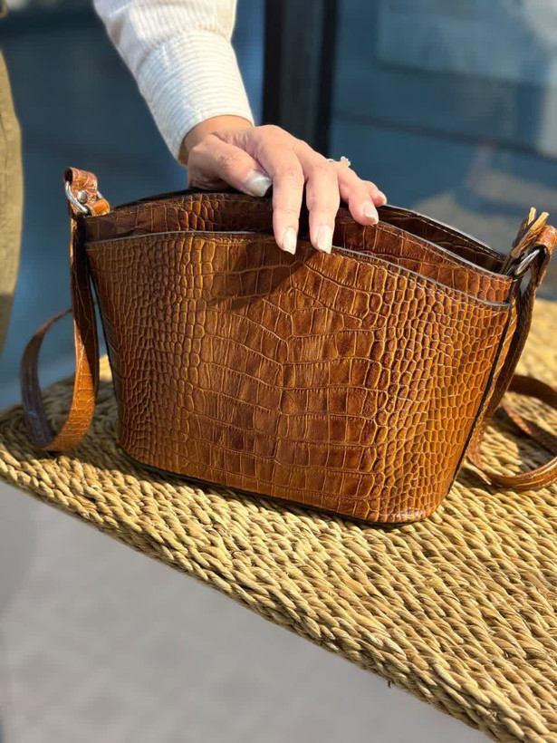 کیف دوشی زنانه چرم طبیعی مدل صدف